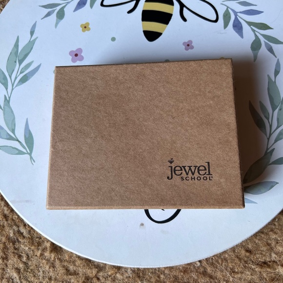 Set of 8 bracelets and 10 rings Natural Crystal Chakra Gemstone Crystal Chip. - Picture 14 of 17